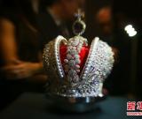 镶1.1万颗钻石仿俄罗斯帝国皇冠展出 图