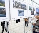 首届“金驹奖”世界大学生摄影展在江西上饶展出 图