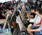 南京:近万名考生参加美术专业高考模拟考试