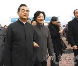 王毅夫人主持义卖筹300万元 将为云南两县建水窖