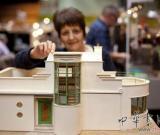 英国微型工艺品展览会打造惊人迷你世界