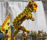 中国舞狮亮相尼亚加拉瀑布 组图